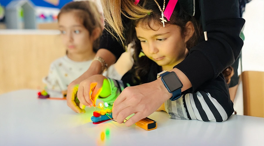 STEM Eğitimini Evde Desteklemek İçin 5 Yöntem 